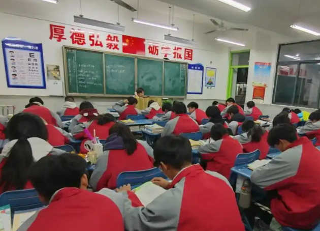 一切为学生的终身发展负责才能创造适合学生发展的优质教育 一切为学生的终身发展负责才能创造适合学生发展的优质教育