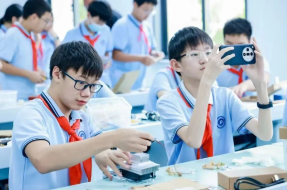 校园启动学生们归纳运用化学物理生物等学科常识打开实践 校园启动学生们归纳运用化学物理生物等学科常识打开实践