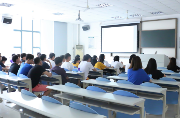 宝贵的时光用来刷题和追求高分部分学生放弃感兴趣却难度较高的课程 宝贵的时光用来刷题和追求高分部分学生放弃感兴趣却难度较高的课程
